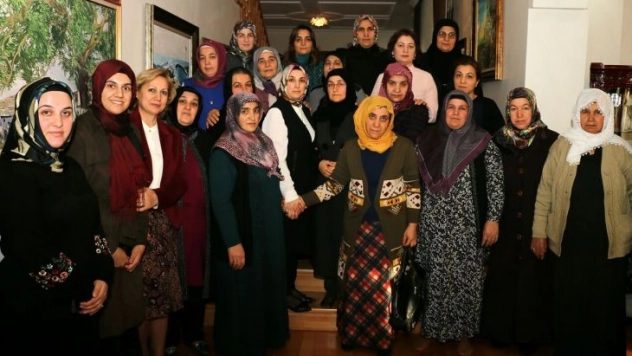 Vali Kaban'ın Eşi Neriman Kaban, Şehit Ailelerini Ağırladı