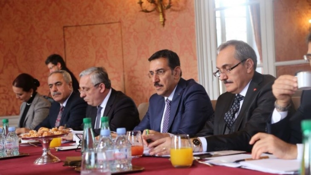 Bakan Tüfenkci, Yeni Hal Modeli İçin Paris Rungıs Pazarı'nda İncelemelerde Bulundu