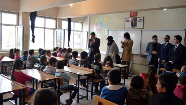 Doğu'da 'çorap tasarımı'yla kurulan gönül köprüsü