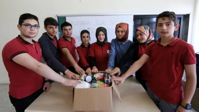 Atıklar muhtaç ailelere ramazan kolisi olarak döndü