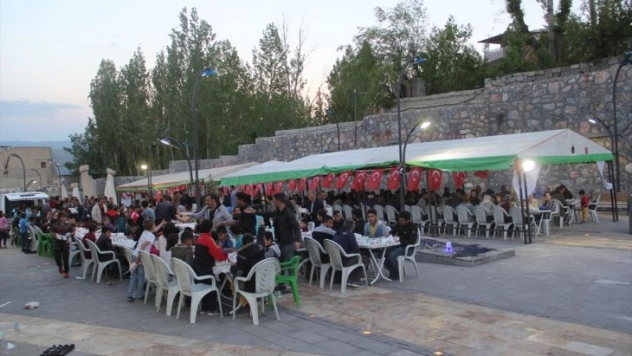 Başkale Belediyesinden iftar