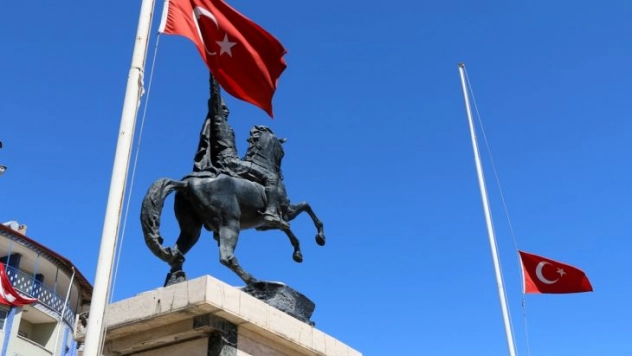 Milli yas nedeniyle bayraklar yarıda