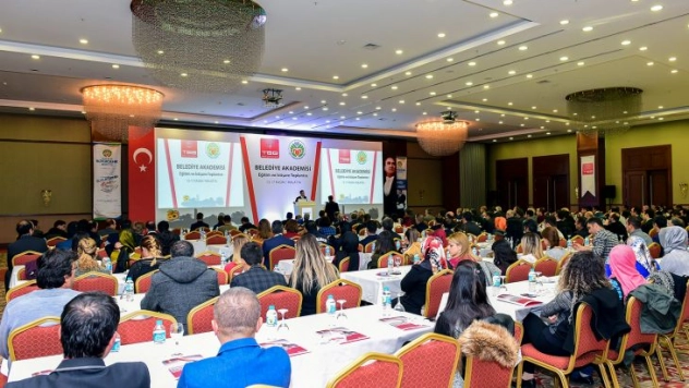 Büyükşehir'den Belediye Akademisi