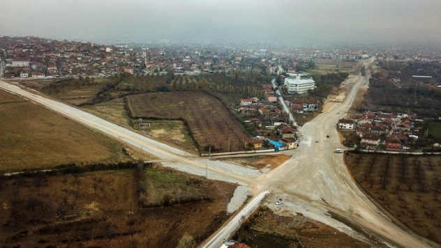 50 Metre Genişliğinde Yol Açıyor