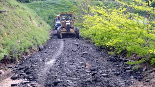 Muş'ta yol genişletme çalışması