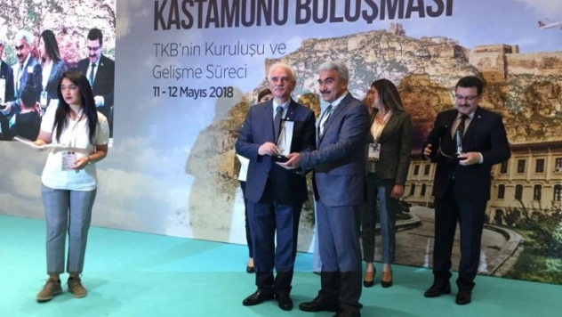 Büyükşehir Belediyesi Fotoğraf Makinası Müzesine Ödül