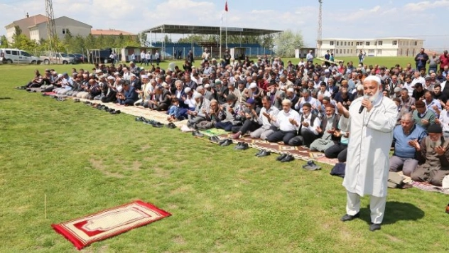 Yağmur Duasına Vatandaşlar Yoğun Katılım Sağladı
