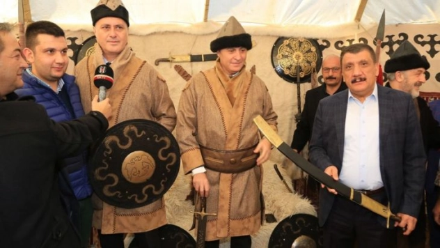 Fikret Orman 'kılıç kuşandı'