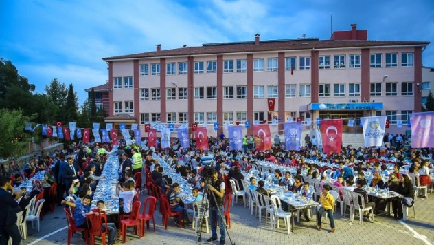 Aşağıbağlar Mahallesinde İftar Sofrası