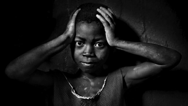 Yetimlerin Acılarını Fotoğraflarıyla Anlatıyor