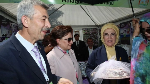 Emine Erdoğan Arapgir Standını Ziyaret Etti