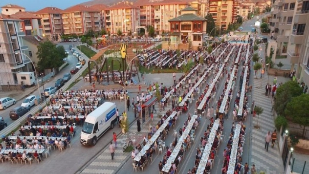 Meydan İftarında 6 Bin Kişiyi Ağırladı