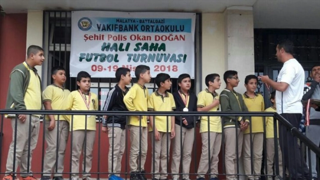 Şehit polis için okulu turnuva düzenledi