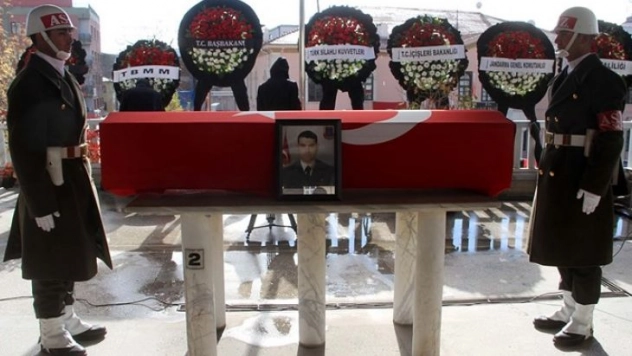 Bingöl'de askeri zırhlı aracın devrilmesi