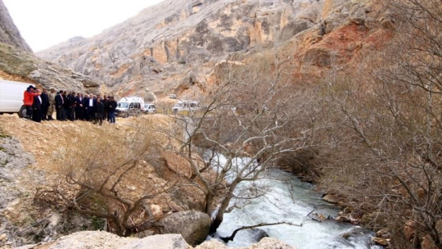 Tohma Çayı'nda kayıp arama çalışması