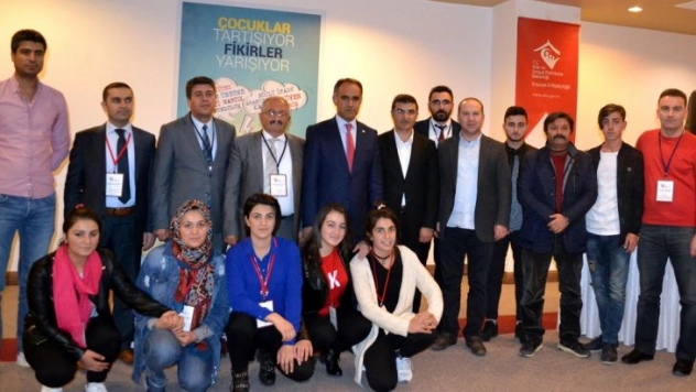 Devlet korumasındaki çocuklar münazara yarışmasında buluştu