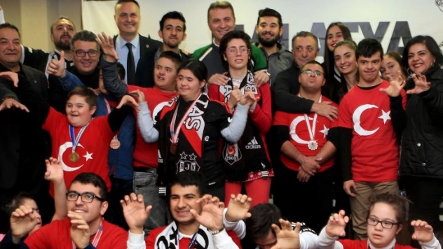 Fikret Orman, şampiyon sporcularla buluştu