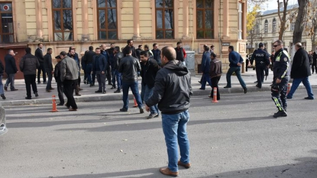Dolmuş şoförlerinin 'ek sefer' protestosuna polis müdahalesi