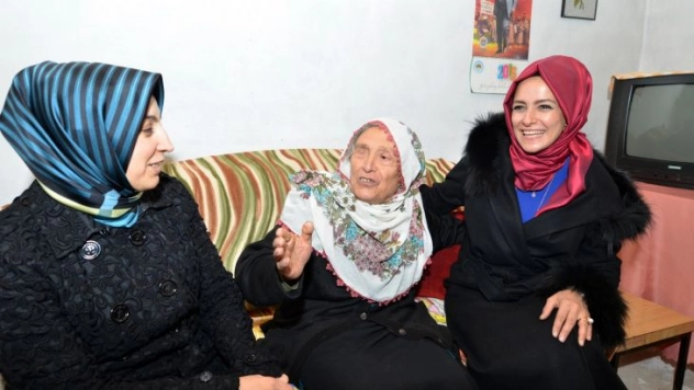 Yaşlılarımızı El Üstünde Tutmalıyız