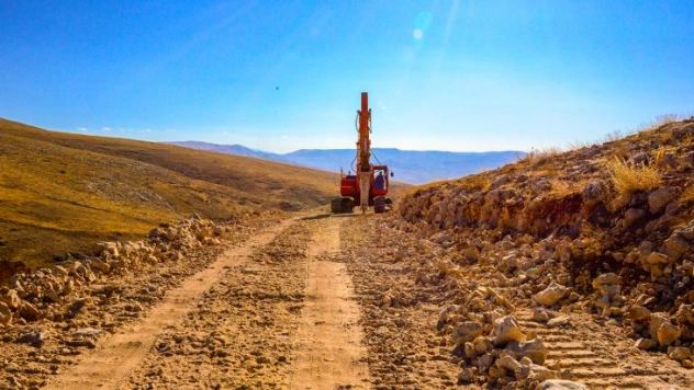 Darende'de  3 Km Yeni Yol Açıyor