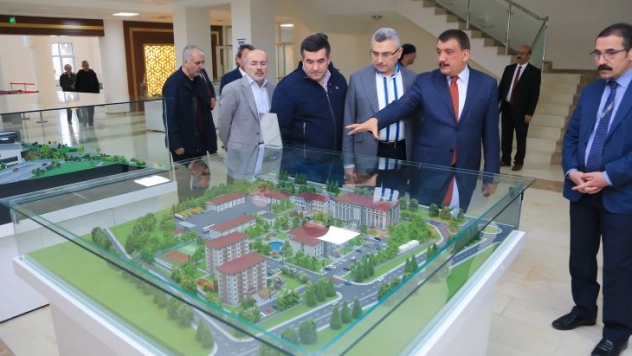 Gülle, 'Battalgazi İlçesi İnsan Ruhuna Farklı Bir Dünya Katıyor'