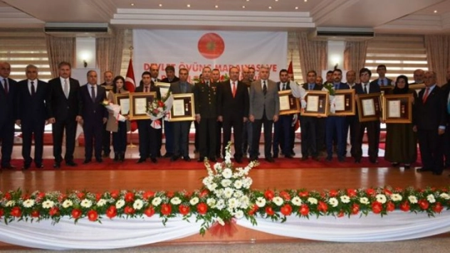 Şehit Yakınlarına ve Gazilerimize Devlet Övünç Madalyası ve Beratı Tevcih Edildi