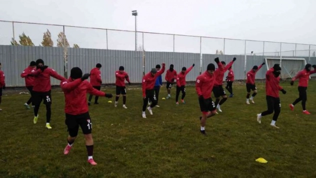 Elazığspor, Arnavutköy Belediye Gençlikspor maçına hazırlanıyor