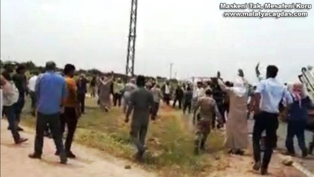 Elektriği kesen ekipler ile köylüler karşı karşıya geldi