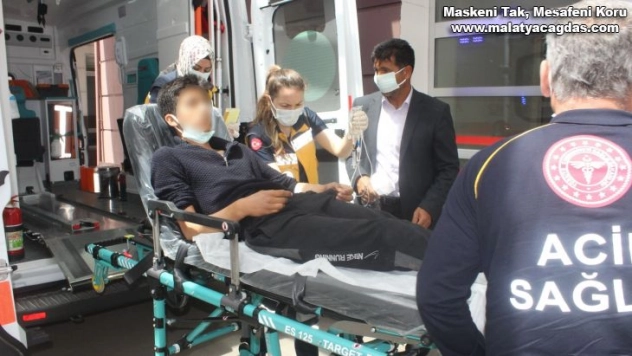 Elektrik akımına kapılan genç yaralandı