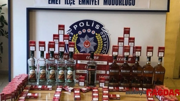 Emet'te kaçak içki ve sigara operasyonu