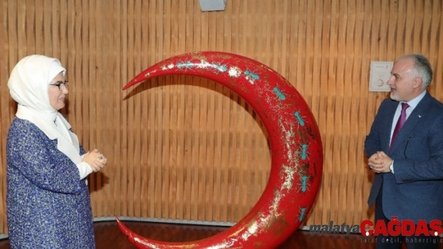 Emine Erdoğan, Cenevre'de Uluslararası Kızılhaç ve Kızılay Müzesi'ni ziyaret etti