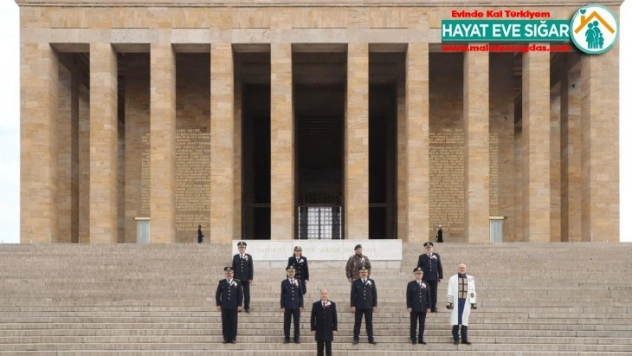 Emniyet Genel Müdürü Aktaş, Anıtkabir'i ziyaret etti