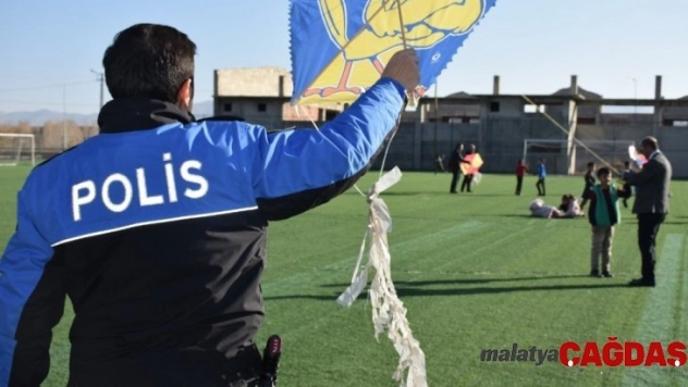 Emniyetin ÇOGEP projesi ile Eleşkirt'li çocuklar polisleri çok sevdi