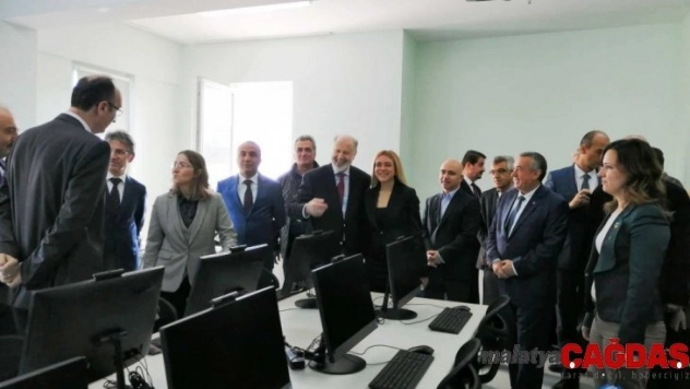 EnerjiSA FL'de bilişim ve kodlama atölyesi açıldı