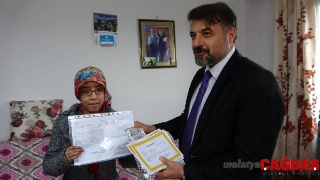 Engelleri aşan karne sevinci