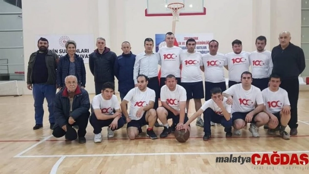 Engelleri potada aştılar