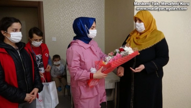 Engelli 3 çocuk annesi kadın 'yılın annesi' seçildi