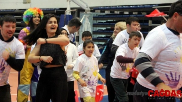 Engelli çocuklar, ERÜ öğrencileriyle gönüllerince eğlendi