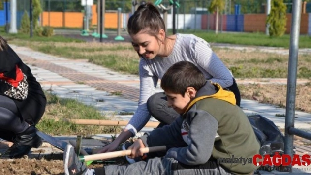 Engelli Çocuklara Bahçe Terapi uygulaması