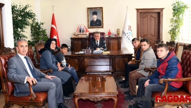 Engelli çocuklardan Vali Aykut Pekmez'e ziyaret