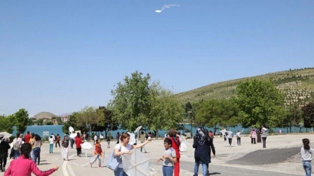 Engelli çocukların uçurtma keyfi