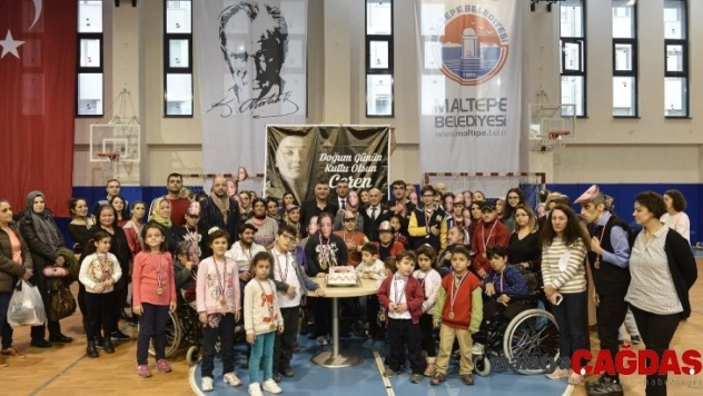 Engelli öğrenciler Ceren Özdemir'i doğum gününde andı