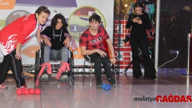 Engelli oyuncular farkındalık oluşturdu