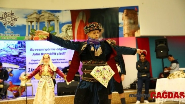 Engelliler dayanışma gecesinde bir araya geldi