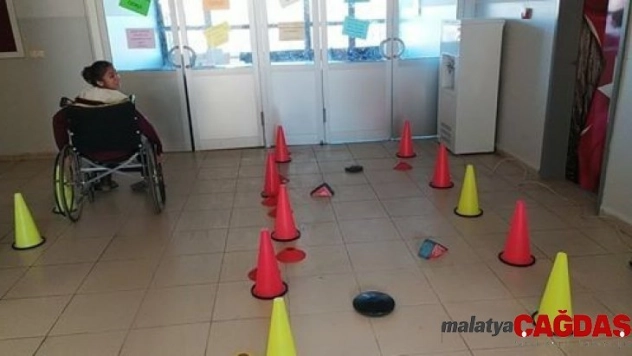 Engelliler için işaret dilini öğrenip klip çektiler