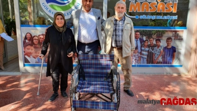 Engellilere tekerlekli sandalye verildi