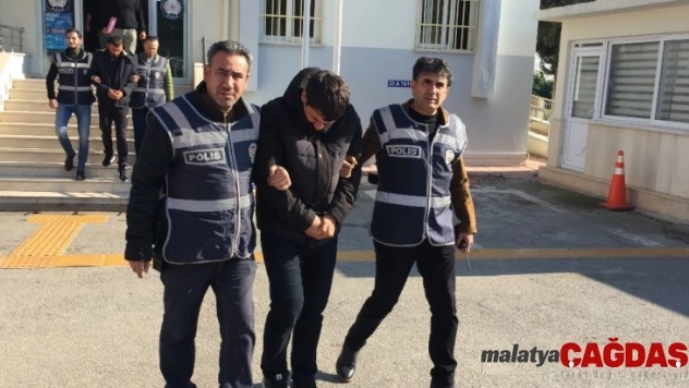 Engellinin simit tezgahını çaldılar