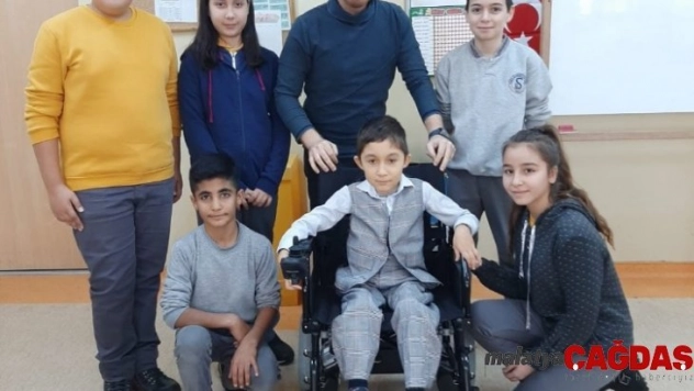 Engelsiz dünyaya bir umut ol