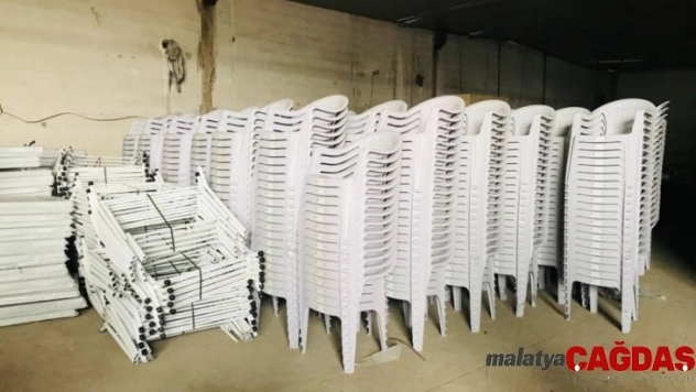 Erciş Belediyesinden taziye evlerine sandalye ve masa desteği