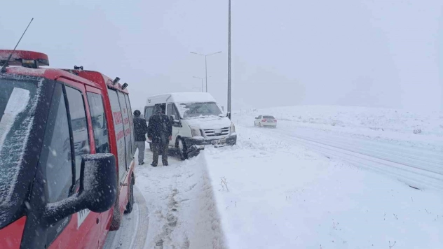 Erciş'te trafik kaza: 3 yaralı